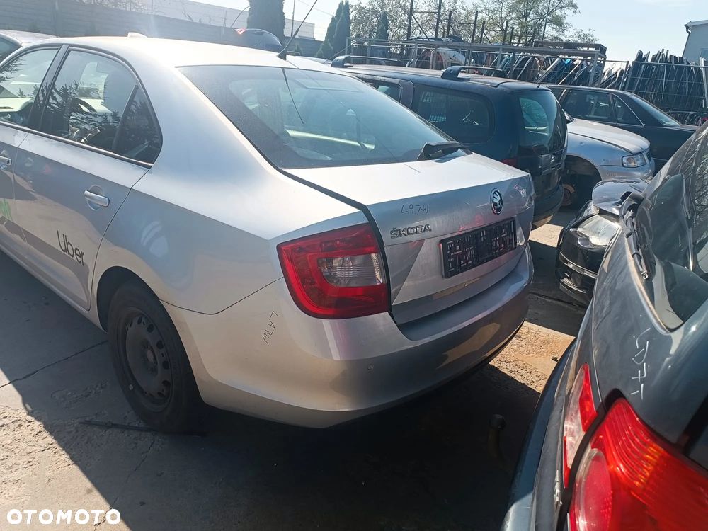Skoda Rapid z silnikiem z 1,2 TSI ozn. CBZB iskrzynią PRN lakier kod LA7W - 2