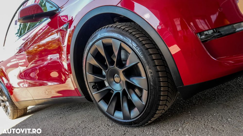 Tesla Model Y - 37