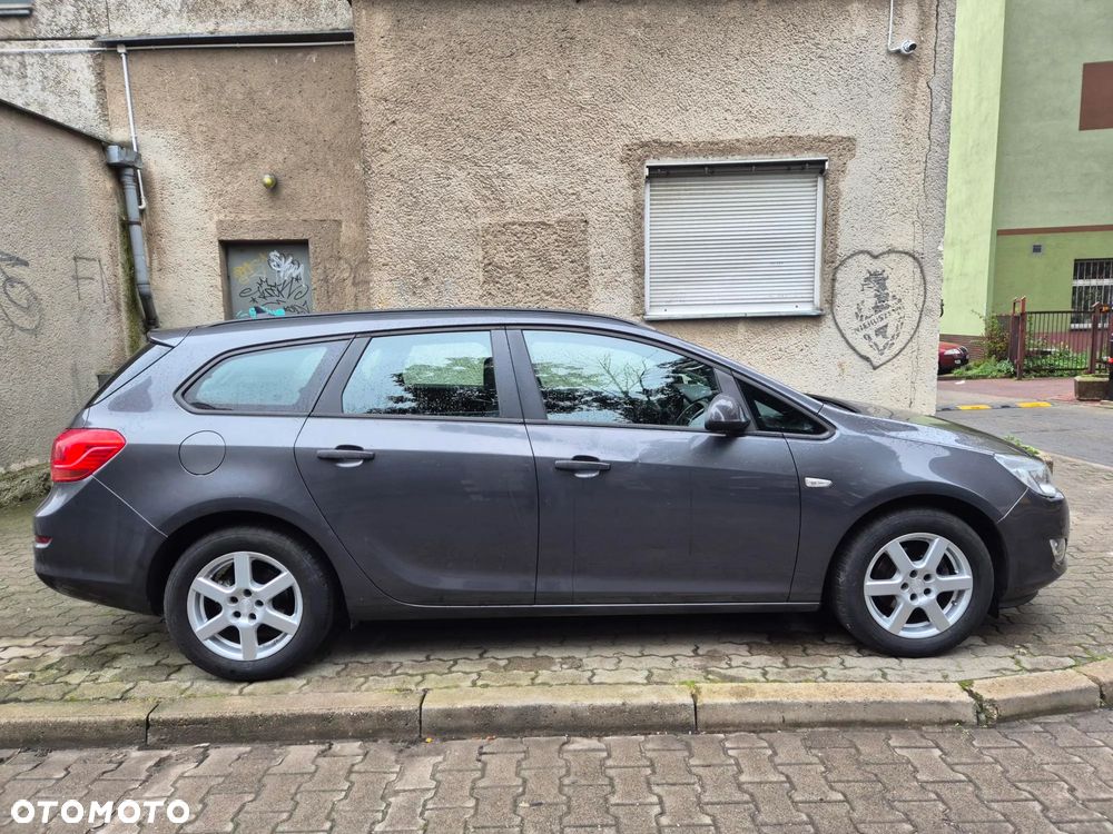 Opel Astra 2010 photo 3