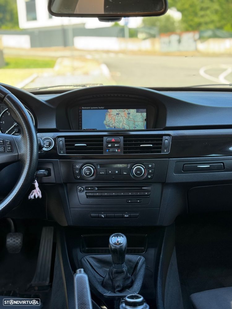 BMW 320 d Sport Line - 12
