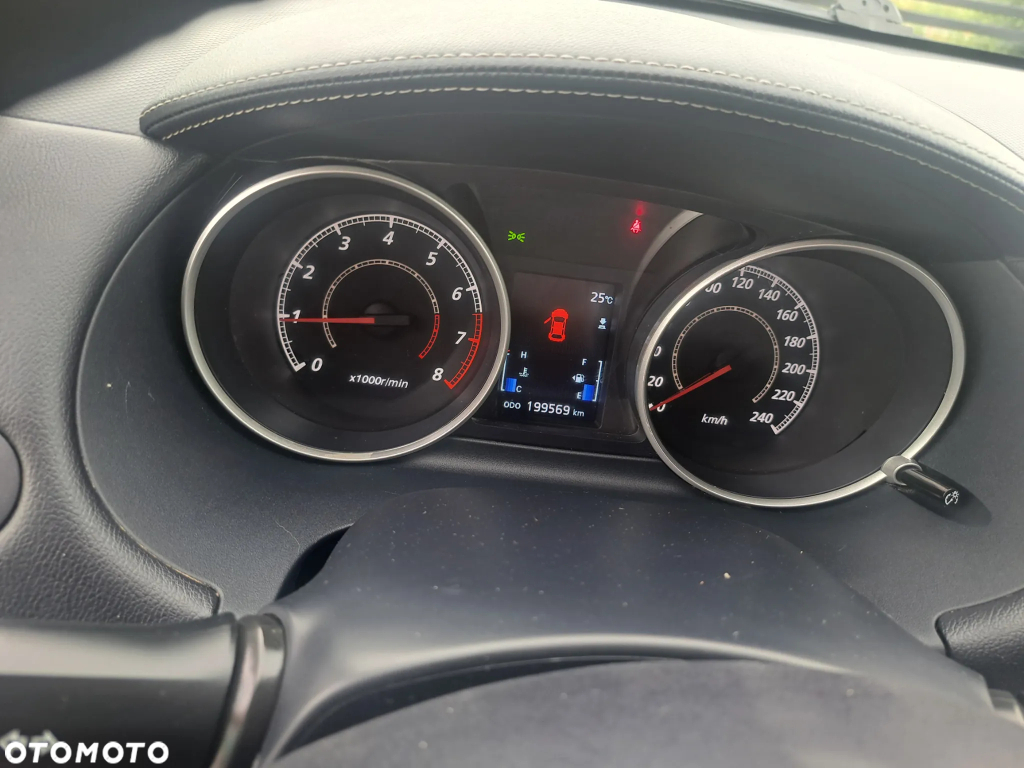 Mitsubishi Outlander - 22