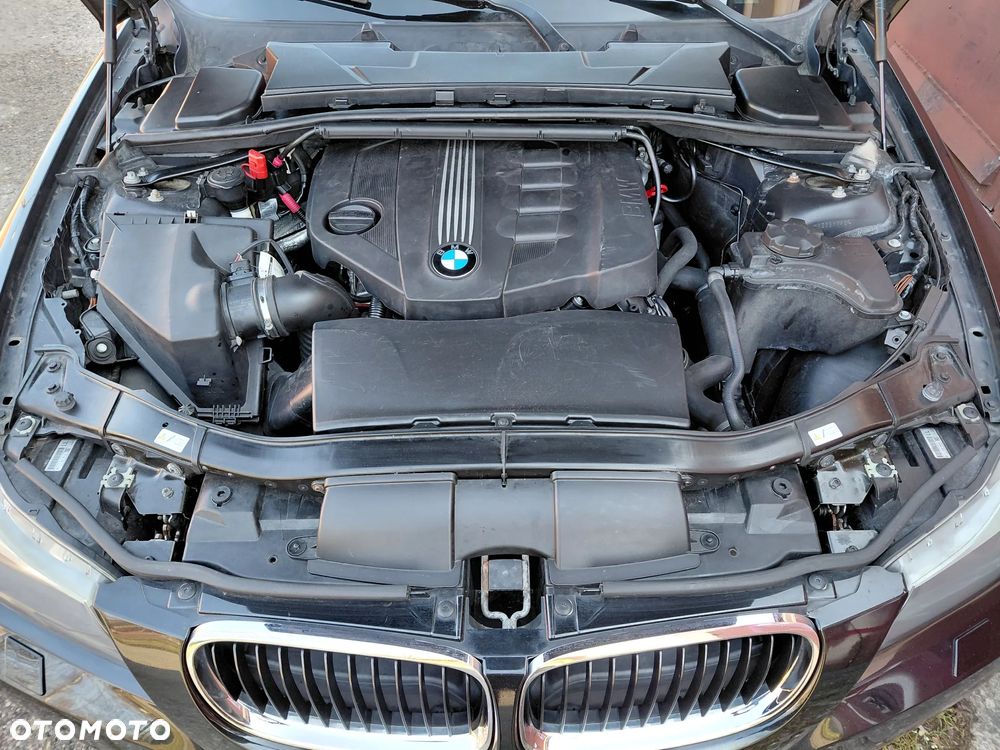 BMW Seria 3 320d DPF Edition Sport - 30