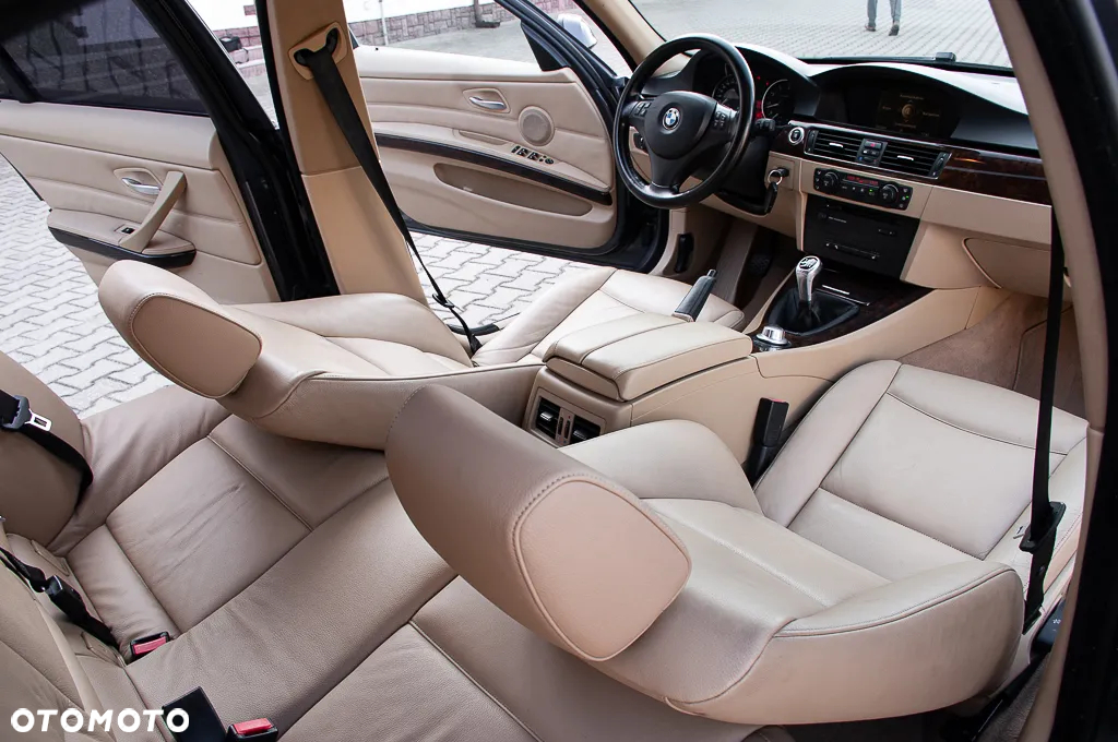 BMW Seria 3 325i - 24