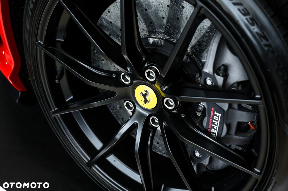 Ferrari 812 Superfast - 13