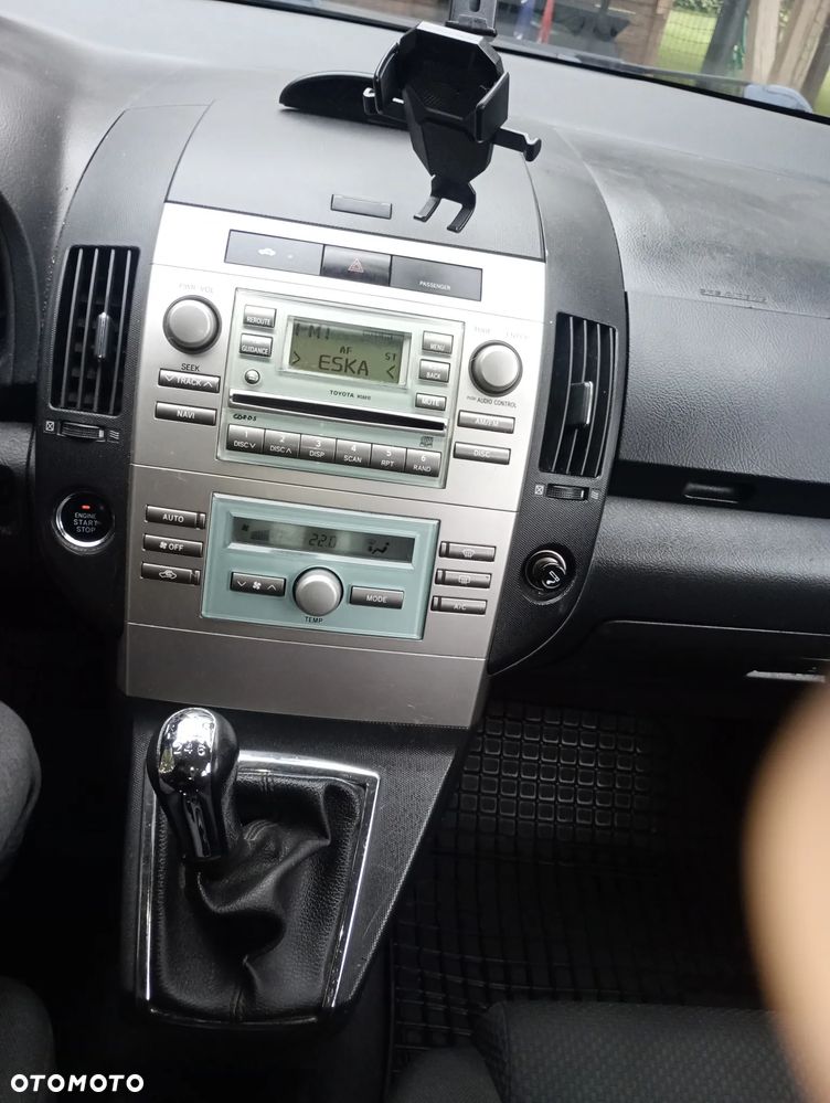 Toyota Corolla Verso - 8