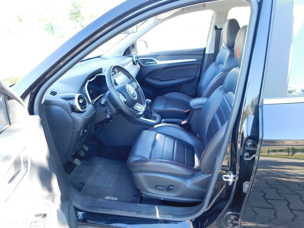 MG ZS - 12