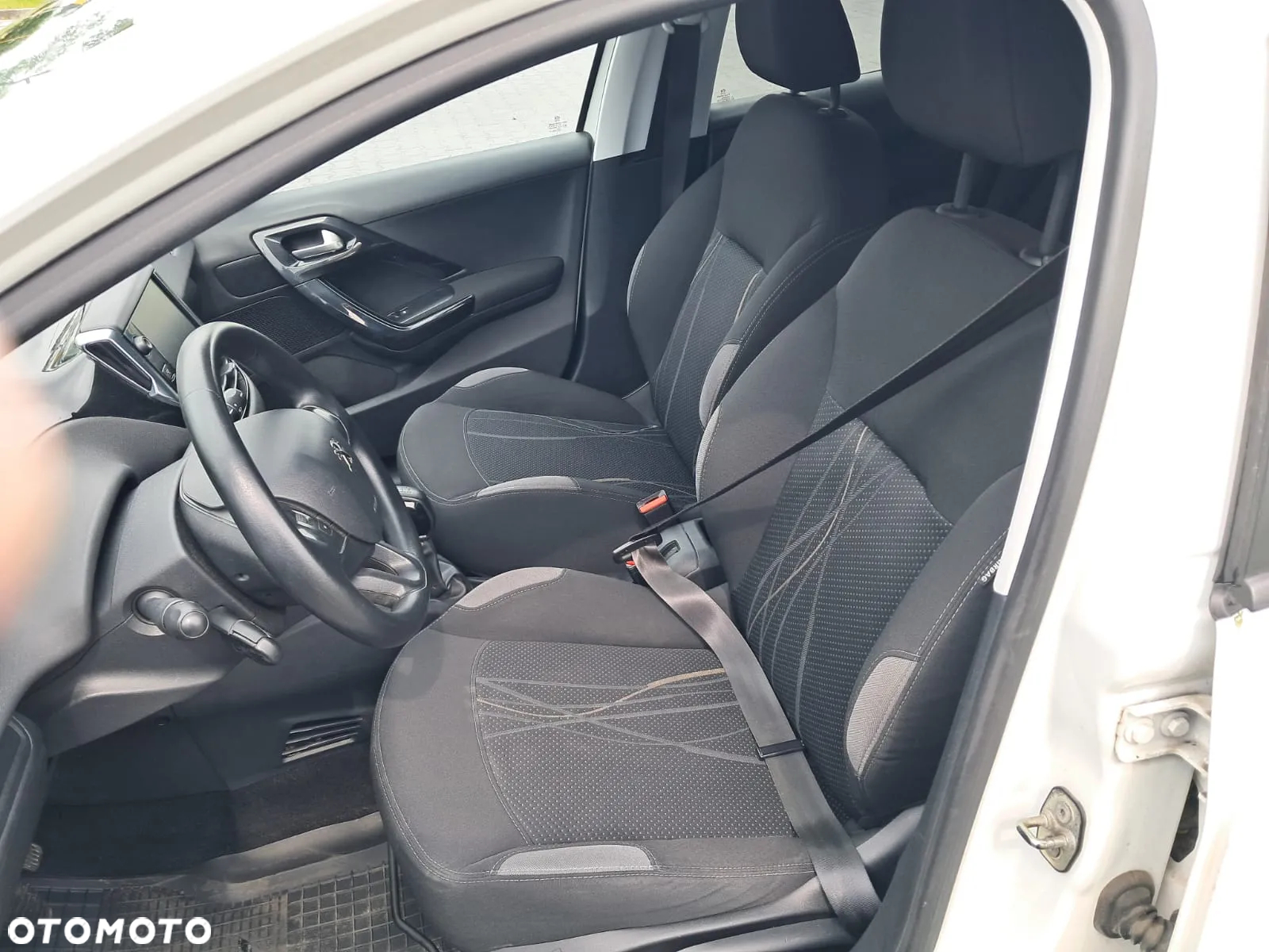 Peugeot 208 1.2 PureTech Allure - 17