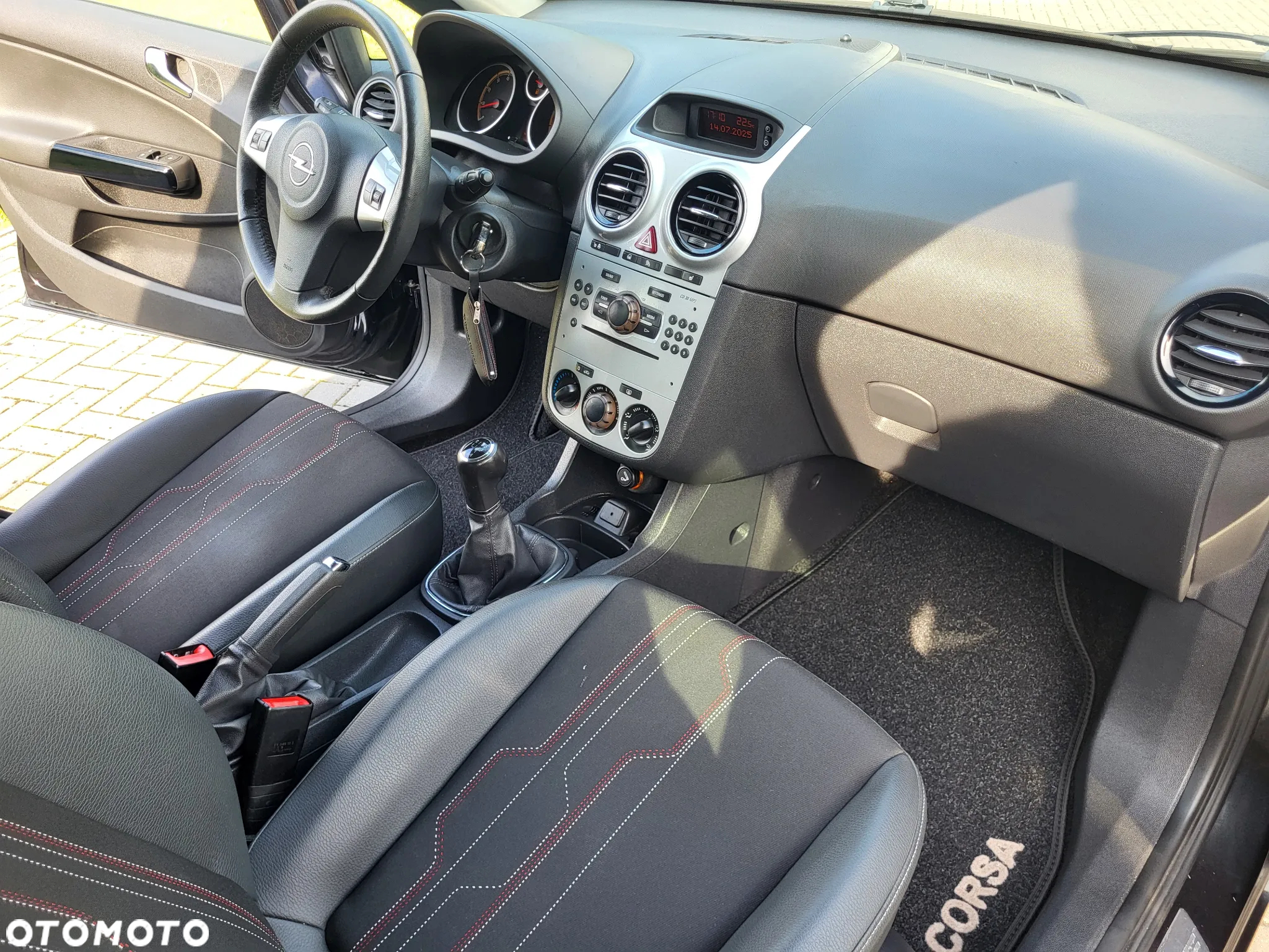 Opel Corsa 1.4 16V 150 Jahre - 17