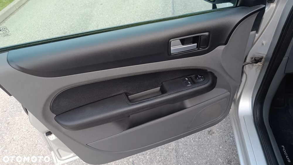 Ford Focus 1.6 16V Style+ - 22