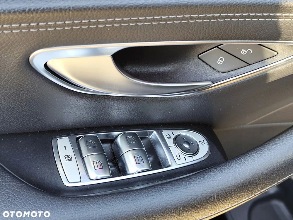 Mercedes-Benz Klasa E 220 d 4-Matic 9G-TRONIC - 16
