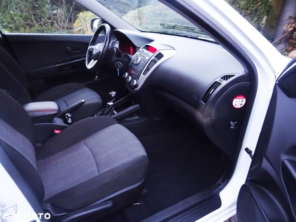 Kia Ceed - 6