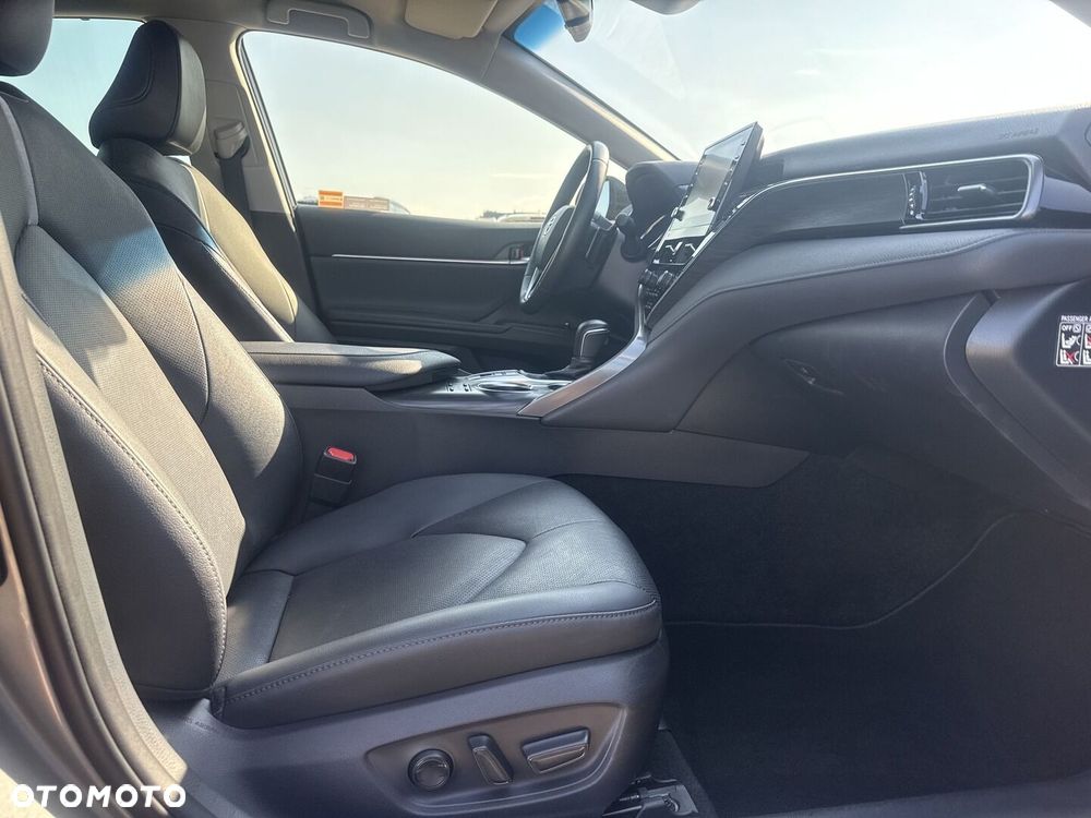 Toyota Camry 2.5 Hybrid Executive CVT - 9