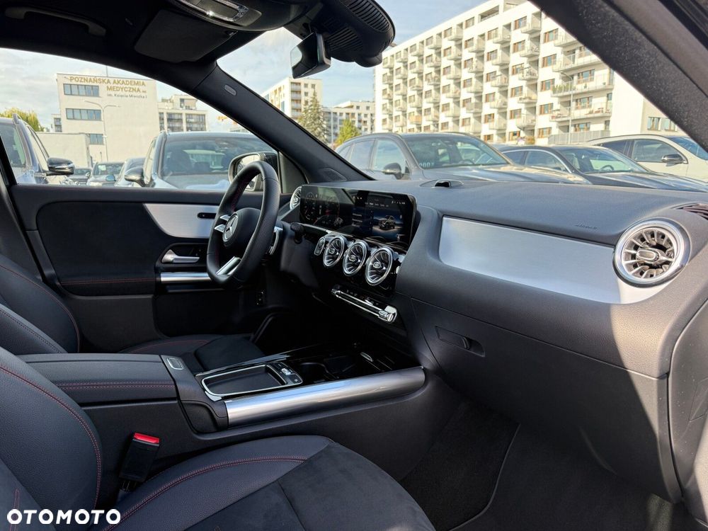 Mercedes-Benz GLA 200 AMG Line - 24