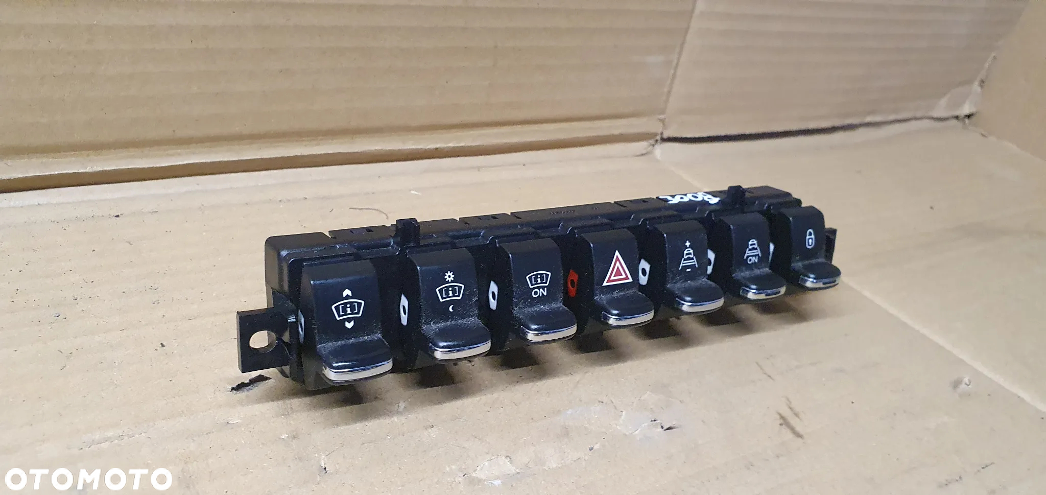 Włącznik awaryjnych centralnego zamka Peugeot 3008 96638425XT - 4