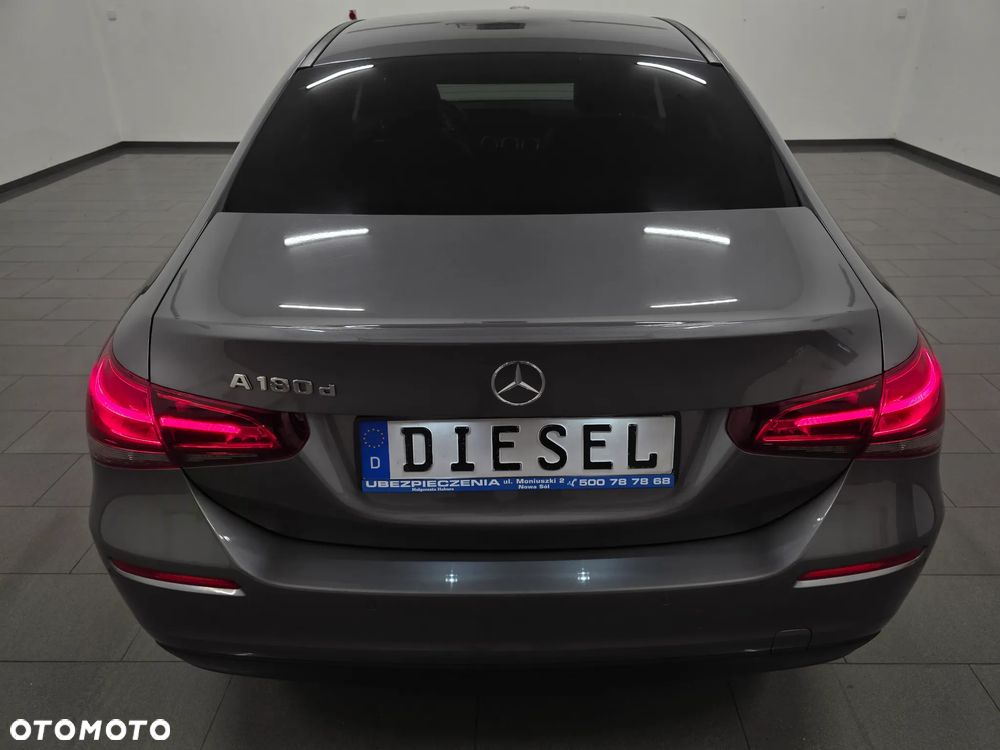 Mercedes-Benz Klasa A 180 d 7G-DCT AMG Line - 38
