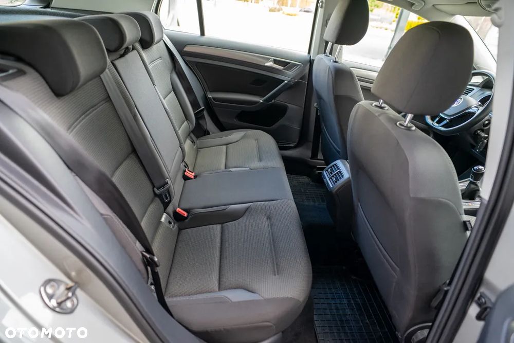 Volkswagen Golf 1.2 TSI BMT Trendline - 32