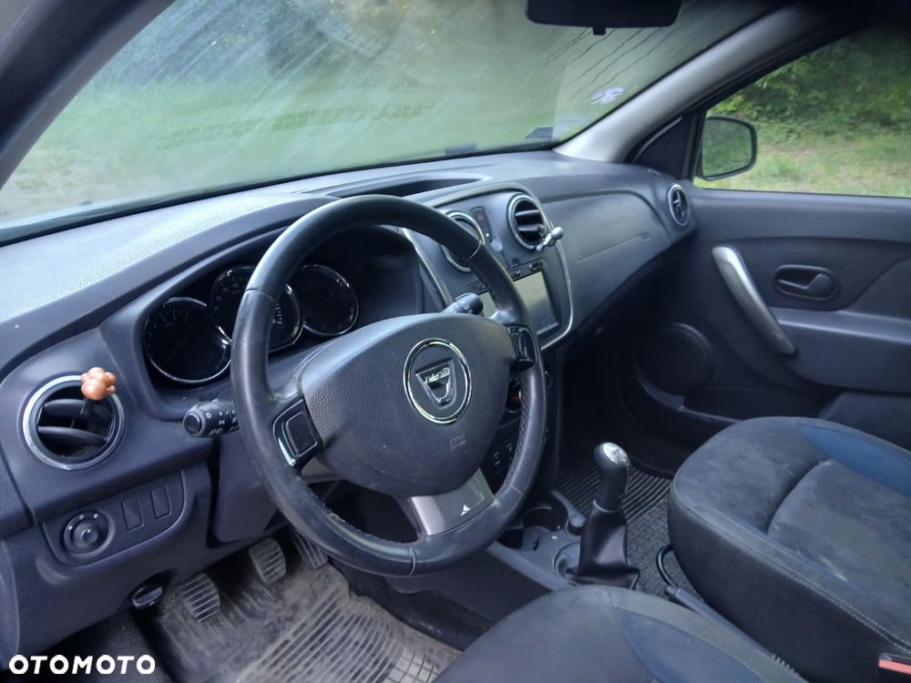 Dacia Sandero 1.2 16V Celebration - 4