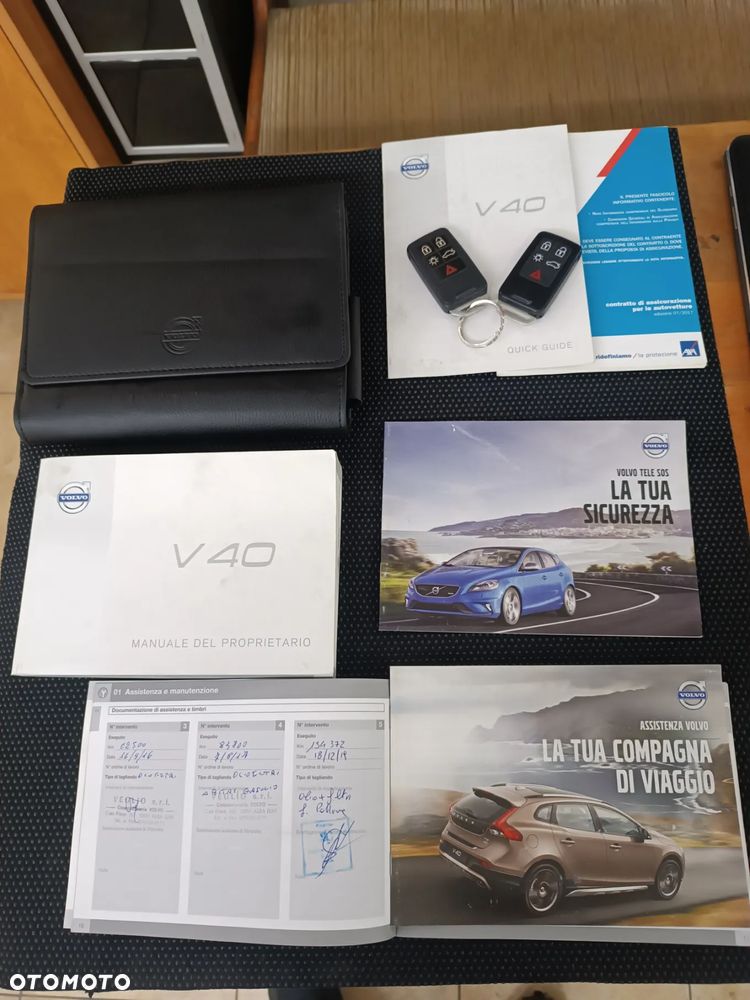 Volvo V40 D2 R Design - 17