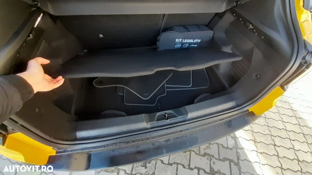 Jeep Avenger 1.2 AT6 Turbo MHEV Summit - 16