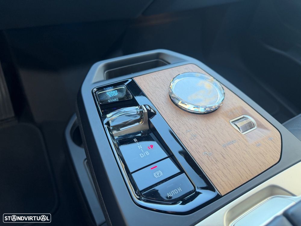 BMW iX xDrive 40 Pack Desportivo - 16
