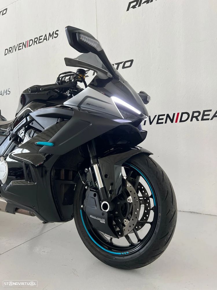 CF Moto 675SR-R - 11