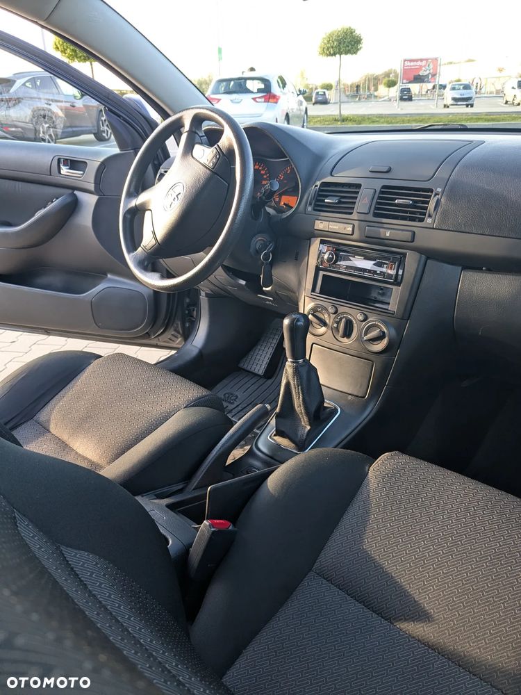 Toyota Avensis 1.6 VVT-i Luna - 20