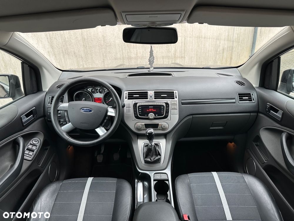 Ford Kuga 2.0 TDCi 2x4 Titanium - 26