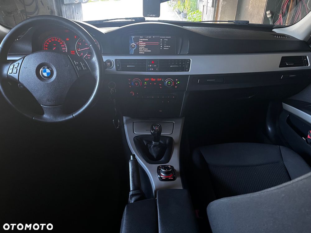 BMW Seria 3 320i - 9