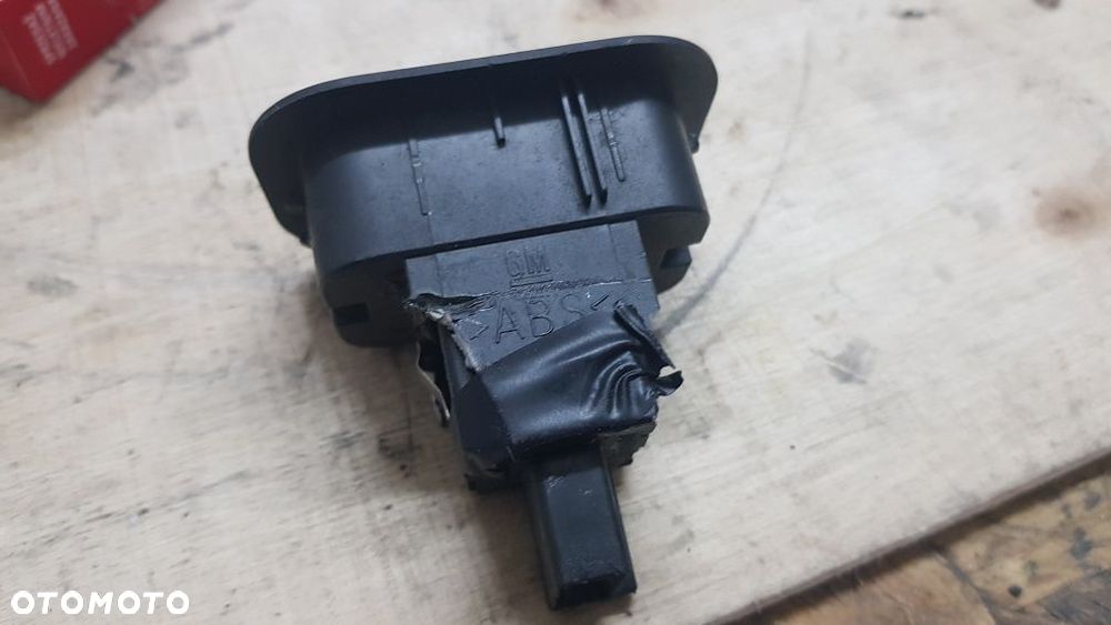 Przycisk guzik włącznik klapy elektrycznej opel vectra c kombi - 3