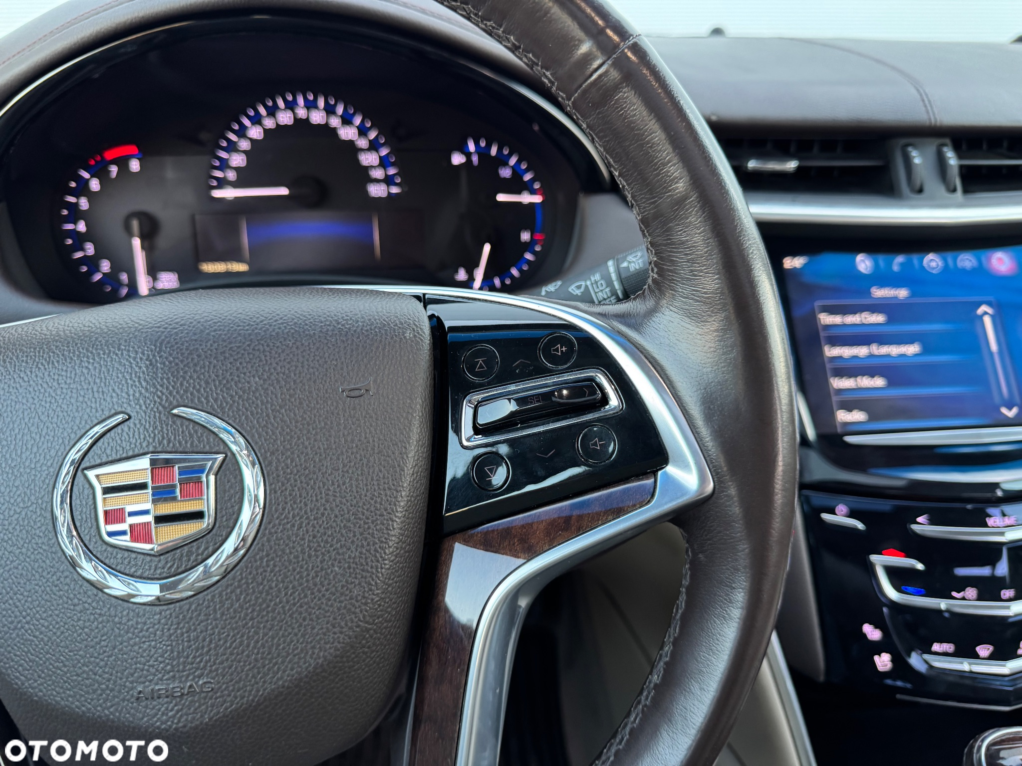 Cadillac XTS - 14