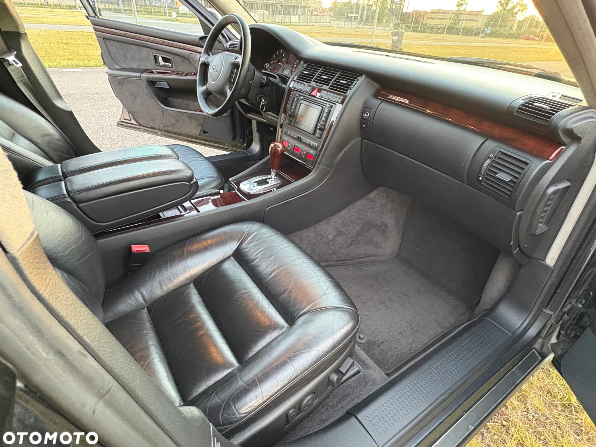 Audi A8 4.2 L Quattro - 21
