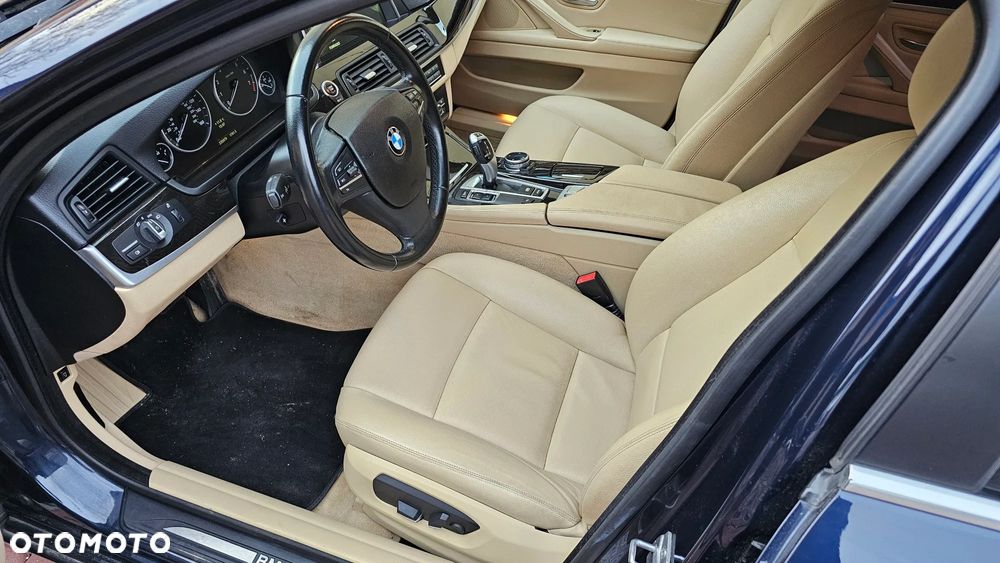 BMW Seria 5 528i xDrive Sport-Aut Luxury Line - 7