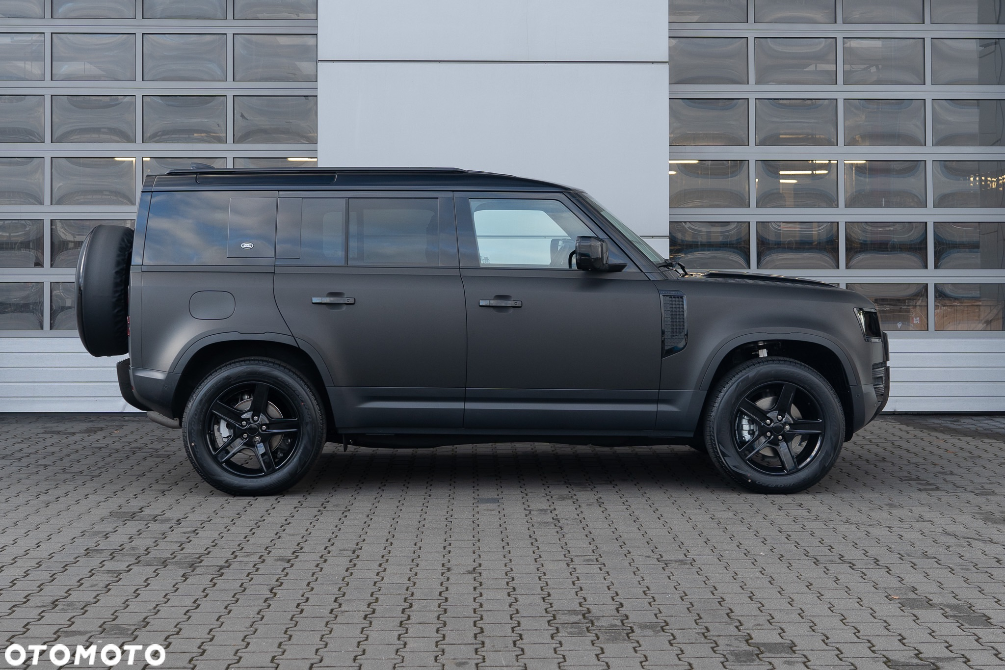 Land Rover Defender - 3