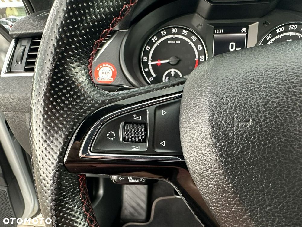 Skoda Octavia 2.0 TDI DSG RS - 20