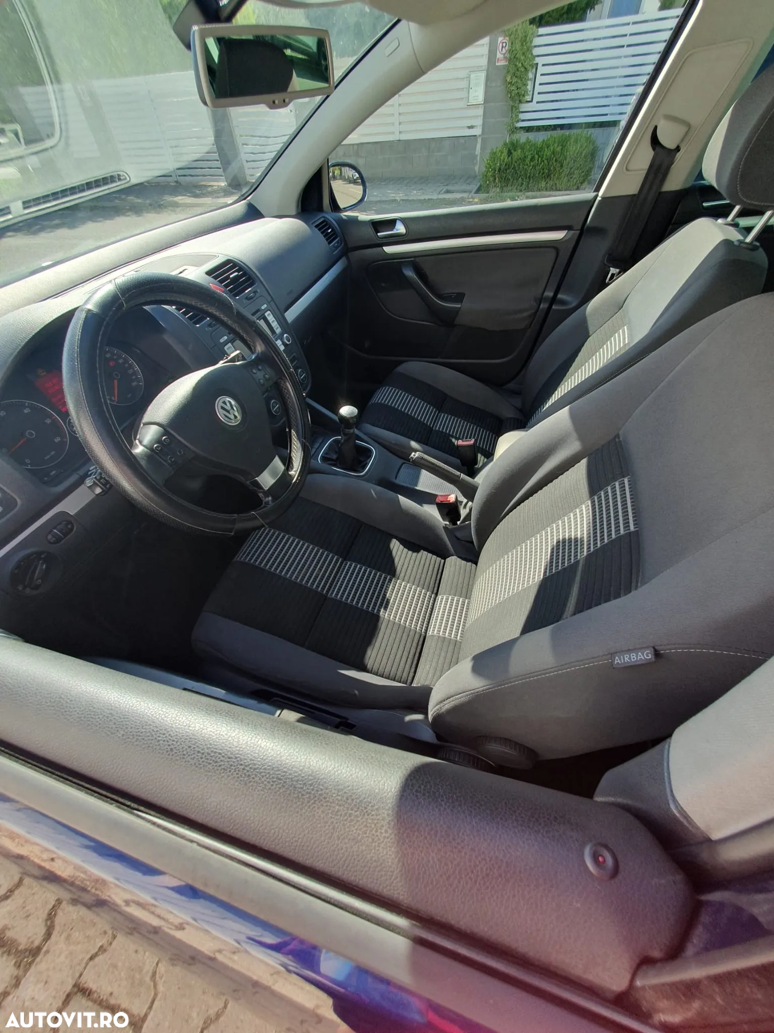 Volkswagen Golf - 6