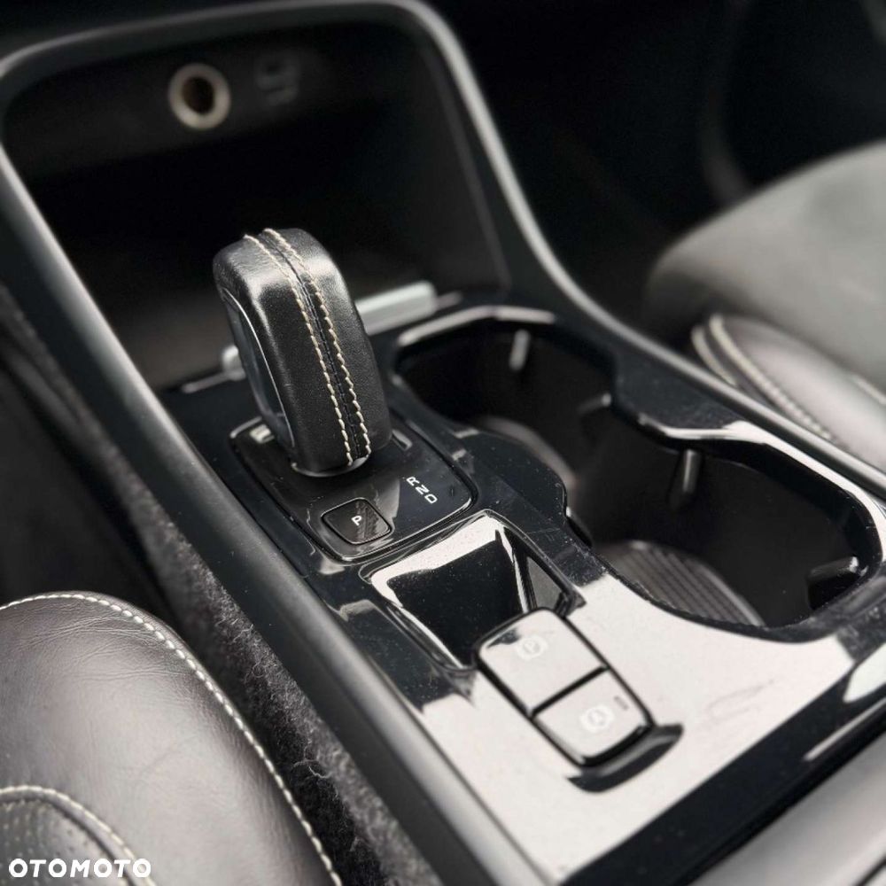 Volvo XC 40 D4 AWD R-Design (Intro Edition) - 29