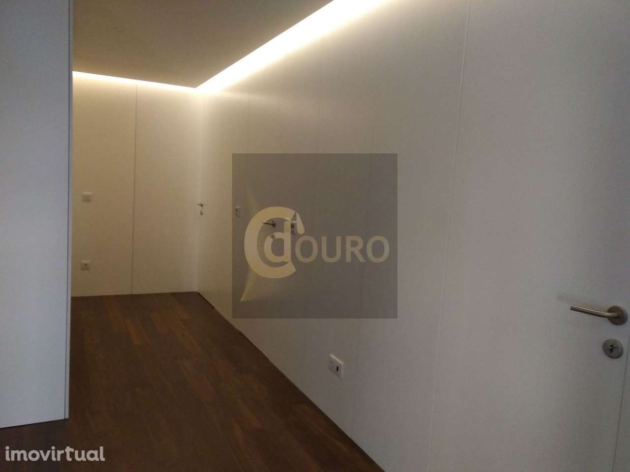 APARTAMENTO T4 JUNTO DA ROTUNDA BOAVISTA - Grande imagem: 3/4