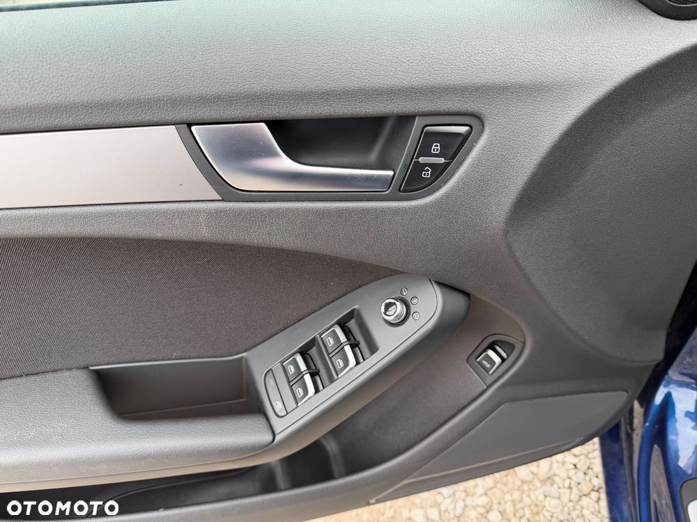 Audi A4 Limousine - 31