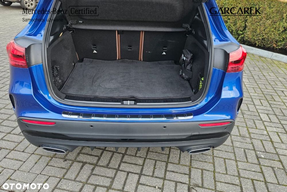 Mercedes-Benz GLA - 9