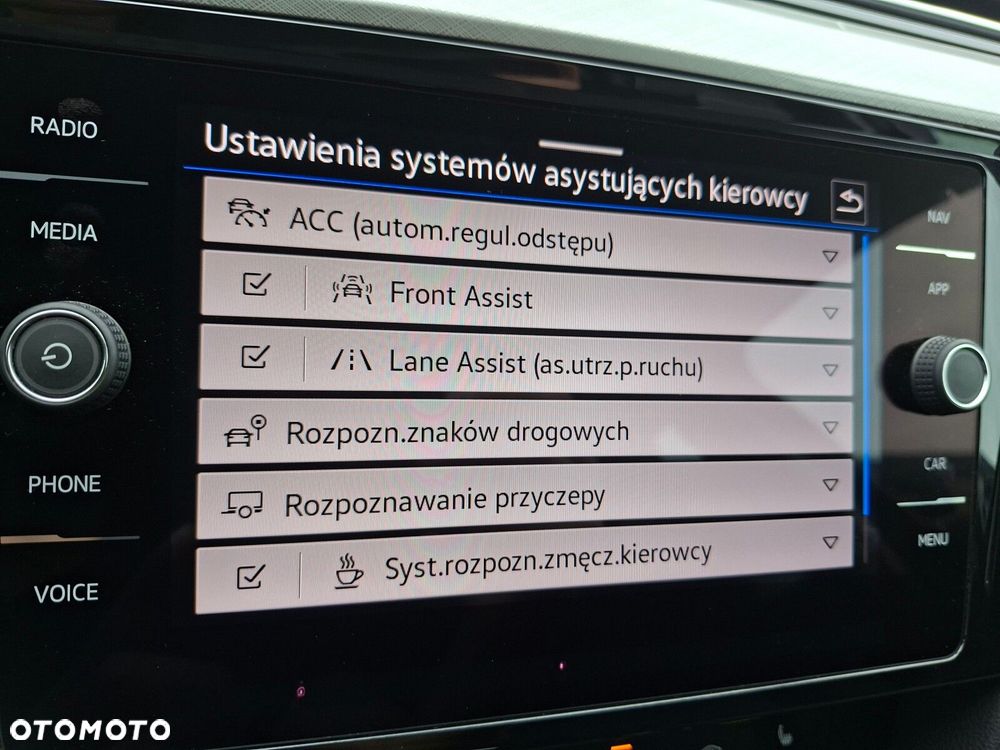 Volkswagen Passat - 25