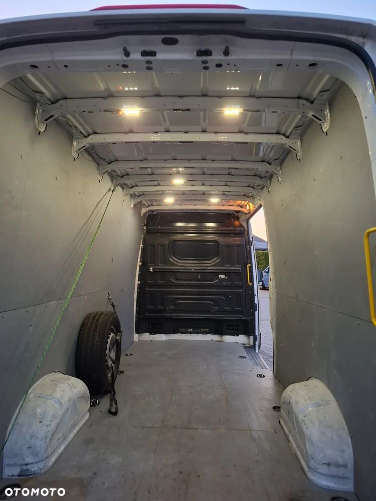 Volkswagen Crafter - 12