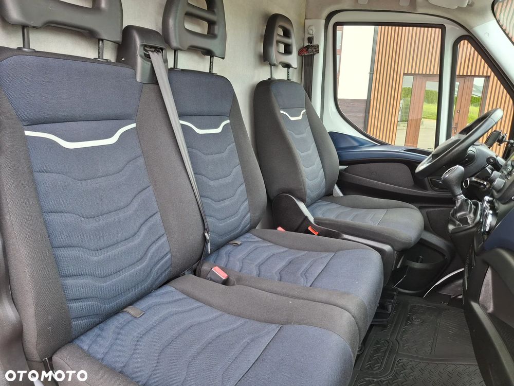 Iveco Daily 35S16 L4H2 Furgon VAN Blaszak Maxi Reflektory Full Led Euro 6 Skrzynia Biegów HI-MATIC 3 Miejsca Kamera Cofania Drzwi tylne Otwierane 270 Stopni Udźwig Haka 3500kg Radar Asystent Pasa Ruchu - 20