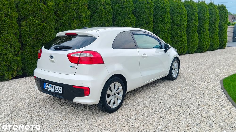 Kia Rio 1.4 Dream Team Edition - 16