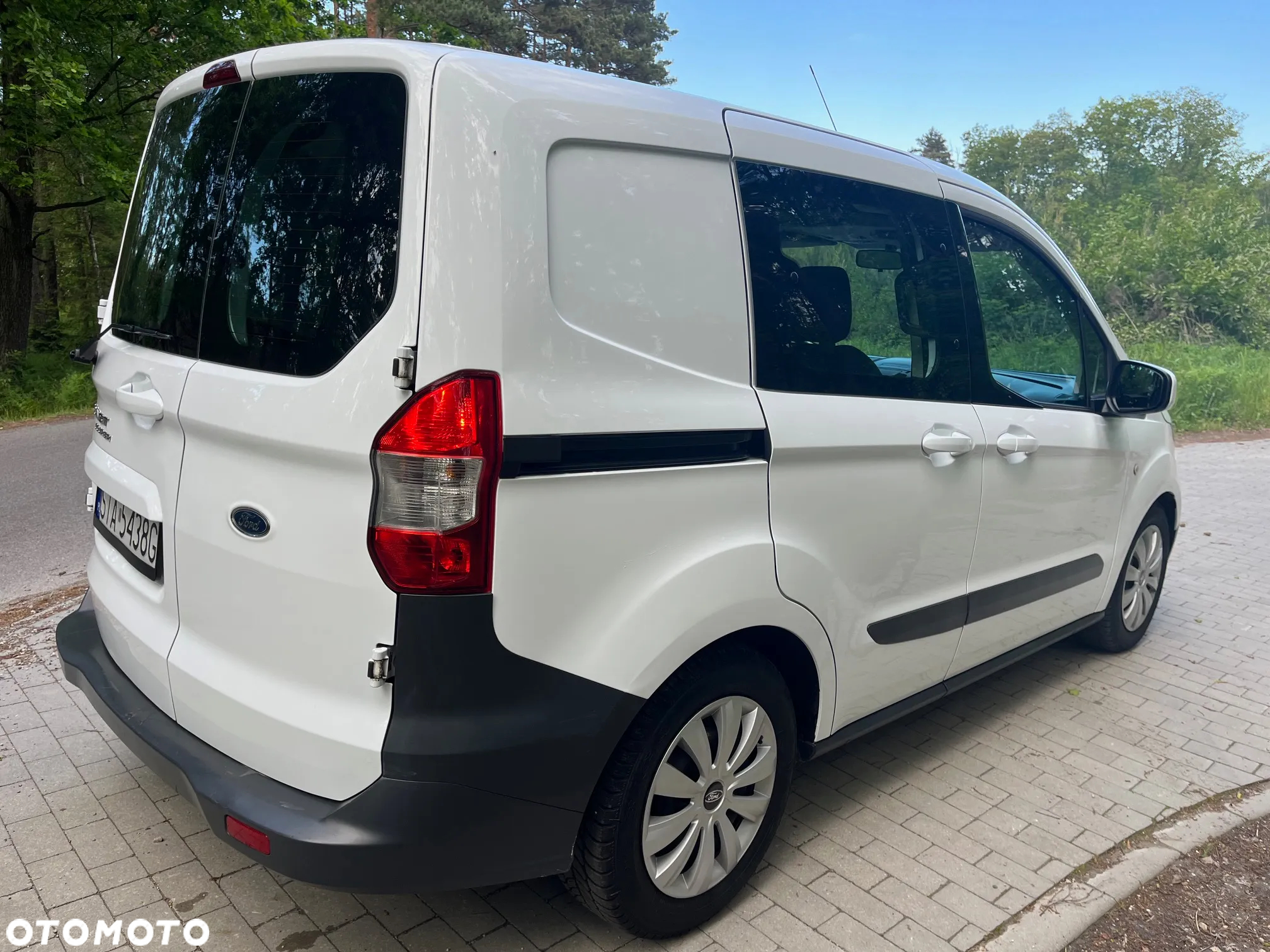 Ford Transit Courier - 17