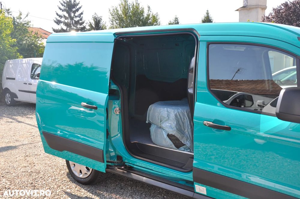 Ford Transit Connect L2H1 Van - 11