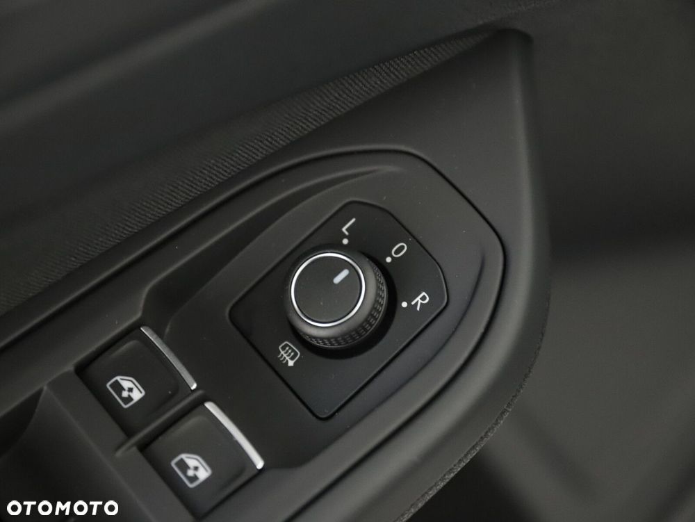 Volkswagen Golf VIII 2.0 TSI 4Motion Style DSG - 23