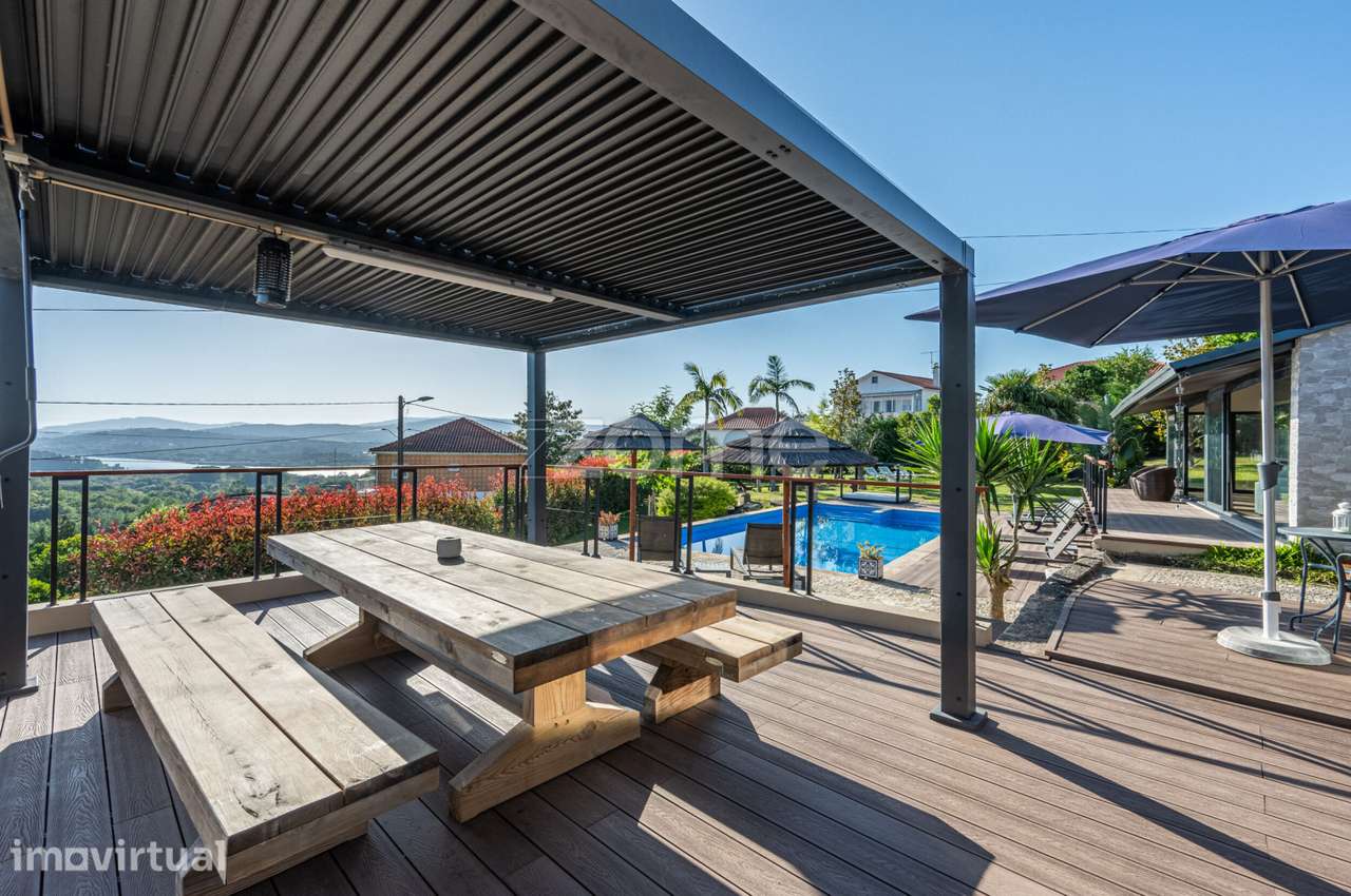 MORADIA T4 COM JARDIM E PISCINA EM VILA NOVA DE CERVEIRA - Grande imagem: 3/60