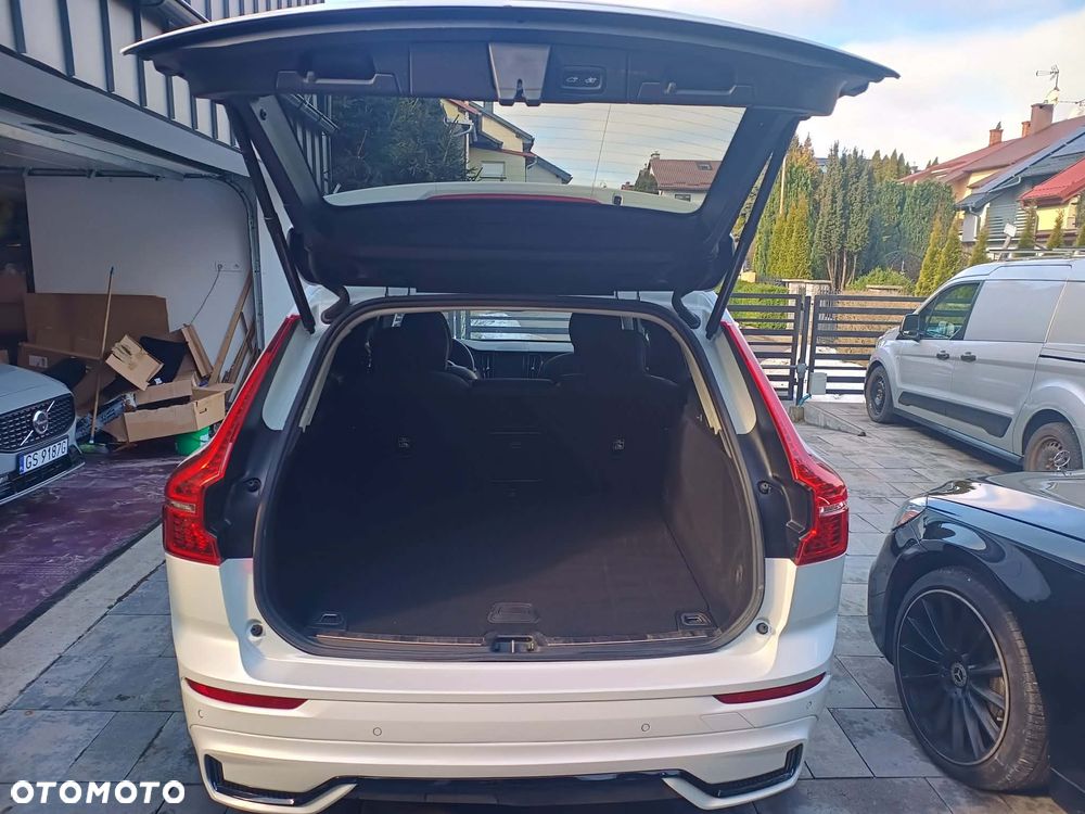 Volvo XC 60 B5 B AWD Plus Dark - 4