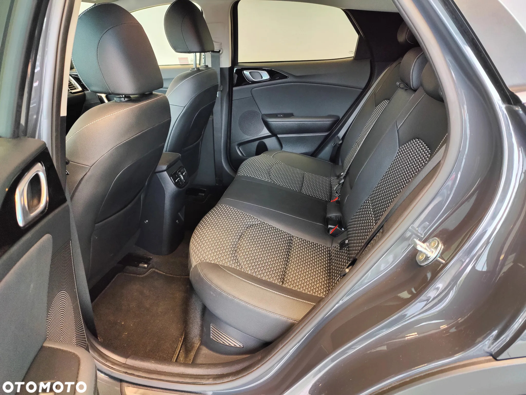 Kia XCeed - 11