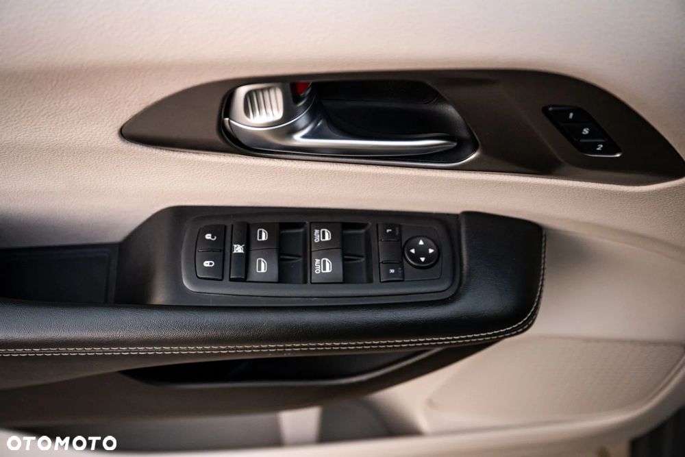 Chrysler Pacifica - 31